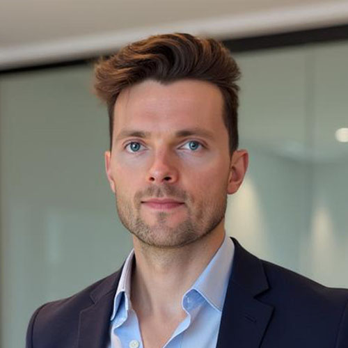 Autorenfoto von Bastian Kuhlmann